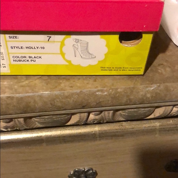 Classy heels - Picture 3 of 5